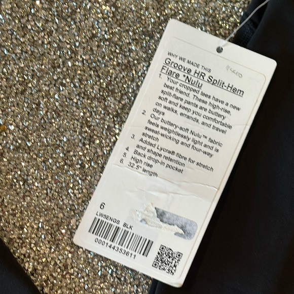 Lululemon Groove Super-High-Rise Split-Hem Flare Pant *Nulu
Black size 6 NWT - Picture 3 of 5